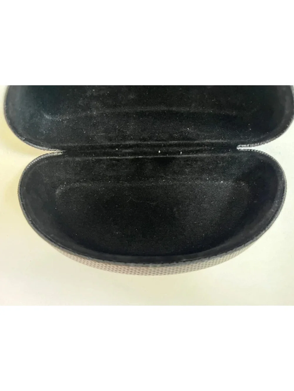 Guess Sunglass or Eyeglass Black Clamshell Hardcase Case Carrier Elegant